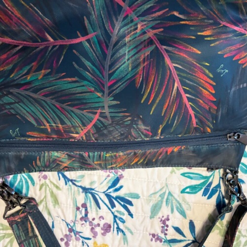 Lug Samba XL Crossbody Bag - Excellent Used Condition (Absolutely like-new) - Picture 4 of 7